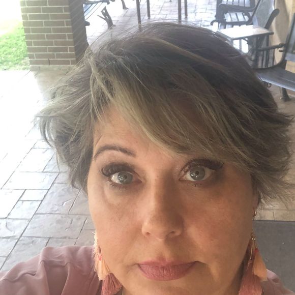 Meet your Posher, Cindy - Picture 2 of 4